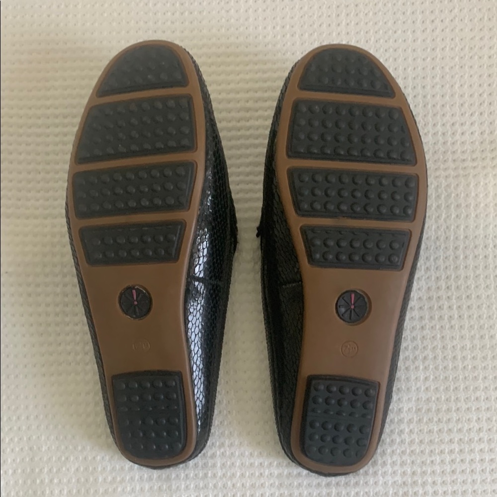 NWOT Isaac Mizrahi Black Flats with Textured Leather. - Picture 4 of 7